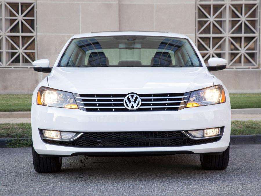  Volkswagen Passat TDi 2012 года  (US) (фото 7 из 14)